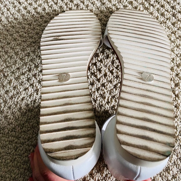 White Mossimo sandals with ankle buckle. - Picture 5 of 8